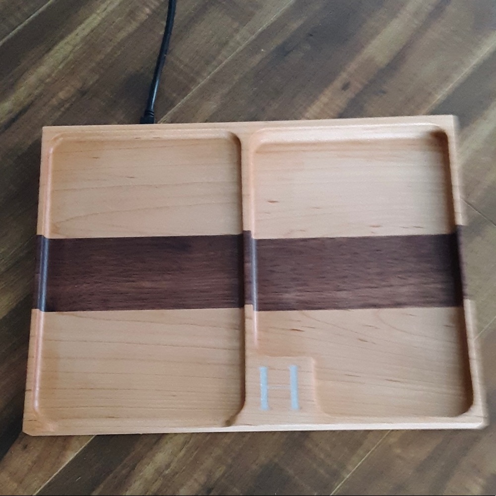 New!!!! Custom made tray with wireless charger - Picture 2 of 4